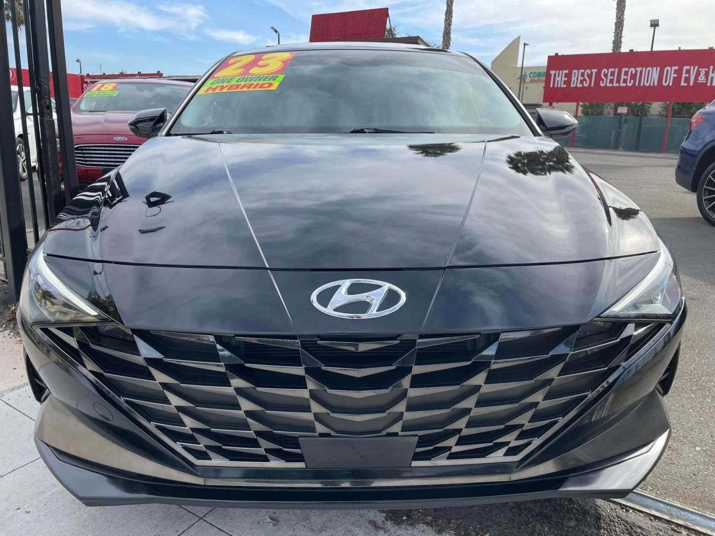 2023 BLACK /GRAY Hyundai Elantra Limited HEV Sedan 4D (KMHLN4AJ8PU) with an 4-Cyl, Hybrid, GDI, 1.6 Liter engine, Automatic, 6-Spd EcoShift DCT transmission, located at 744 E Miner Ave, Stockton, CA, 95202, (209) 944-5770, 37.956863, -121.282082 - PLUS TAXES AND FEES - Photo#2